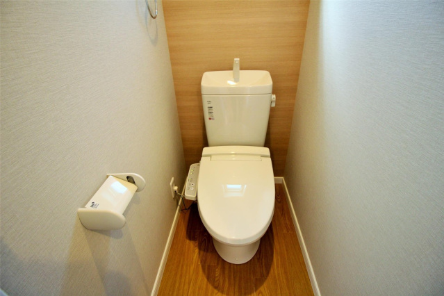ＪＲ山陽本線 東岡山駅 徒歩12分 2階建 築11年のトイレ写真