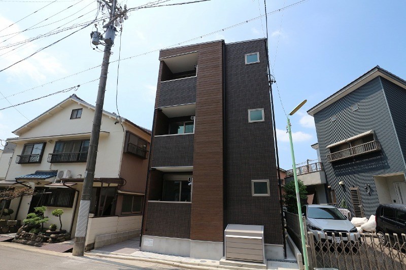 建物外観　外観　オートロック付　宅配ＢＯＸ有り