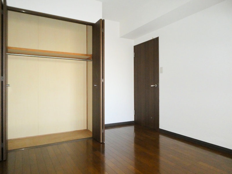 その他部屋・スペース　洋室の収納は大きくお部屋すっきり◎