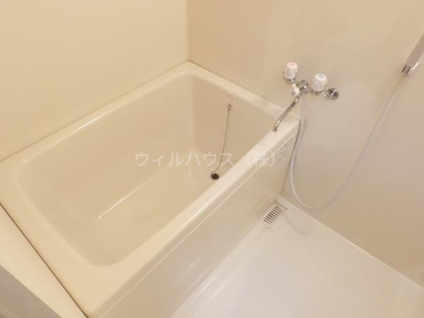 バス・シャワールーム　浴室乾燥機付きバス！
