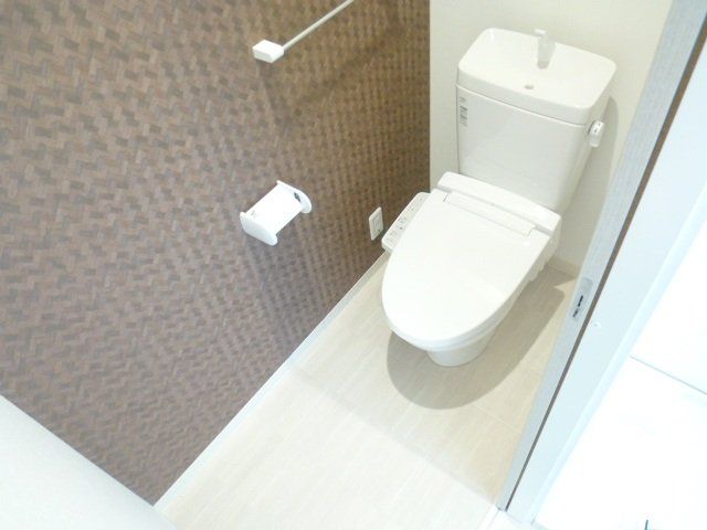 ＪＲおおさか東線 ＪＲ俊徳道駅 徒歩3分 3階建 築12年のトイレ写真
