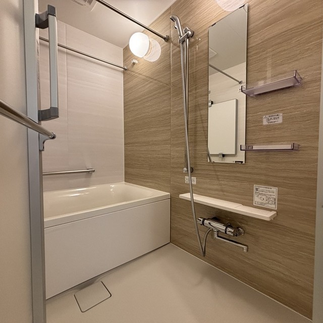 バス・シャワールーム　※写真は同タイプ住戸です。