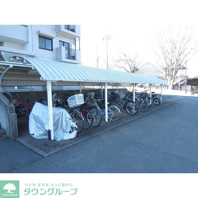 駐車場　建物横側