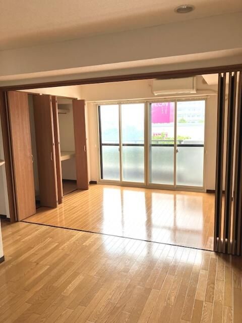 コーラル東戸塚の居間写真