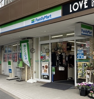 コンビニ　ファミリーマート文京白山駅前店（コンビニ）まで125m