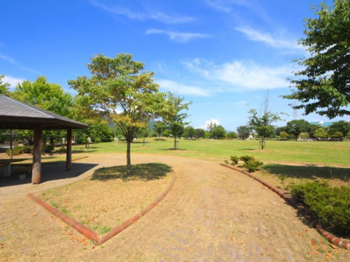 【長野市三本柳西のアパートの公園】