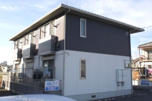 建物外観　白黒のスタイリッシュな外観が目印♪粕川公園近く！