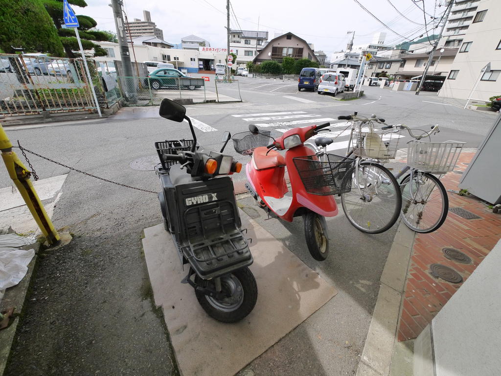 【駅前コーポカミカワの駐車場】