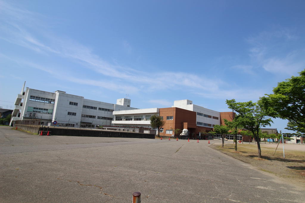 新潟市立葛塚小学校（小学校）まで1760m