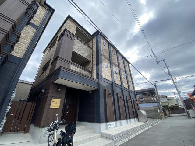 東大阪市衣摺のアパートの建物外観