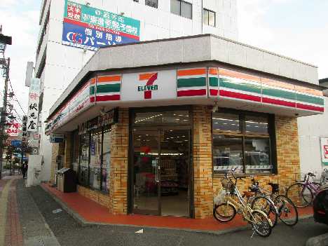 伊勢原市伊勢原のアパートのコンビニ