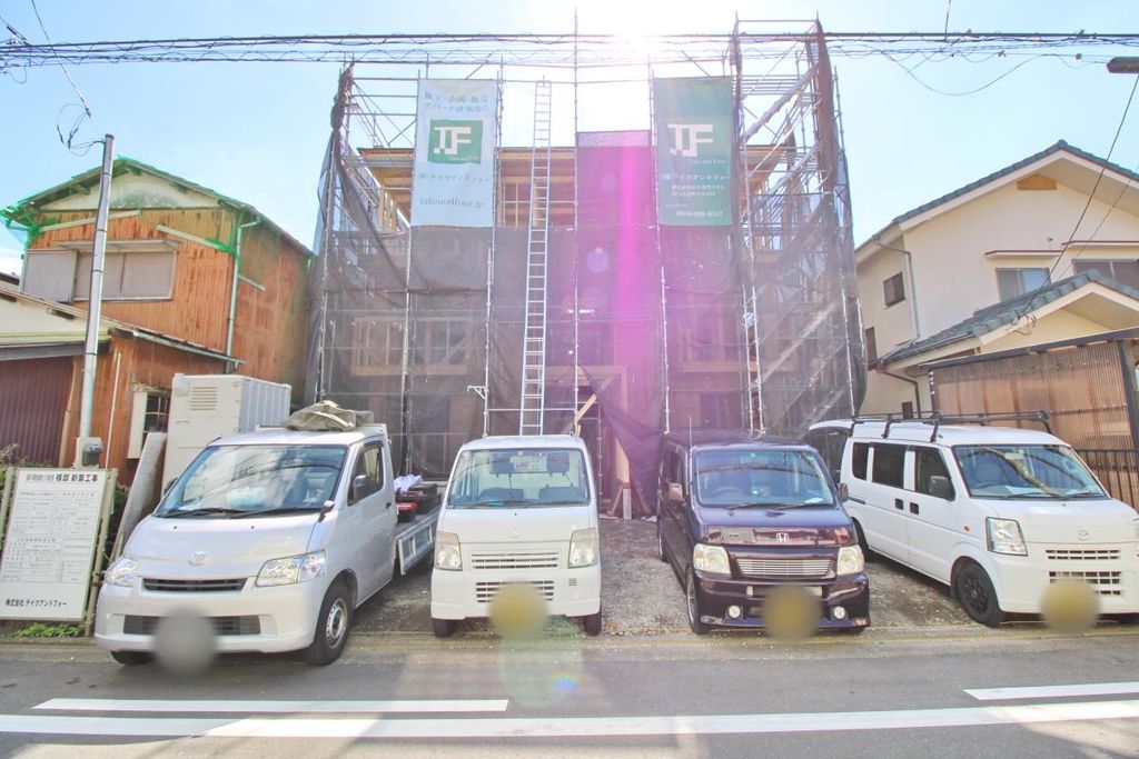 【平塚市老松町のアパートの駐車場】