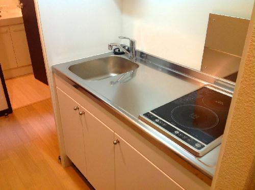 キッチン　コンロはIHヒーター！広いです。