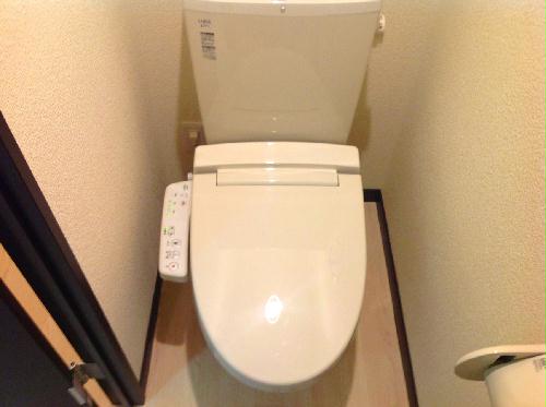 トイレ　温水洗浄便座です。