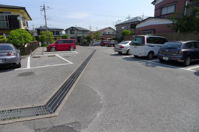 【我孫子市つくし野のマンションの駐車場】