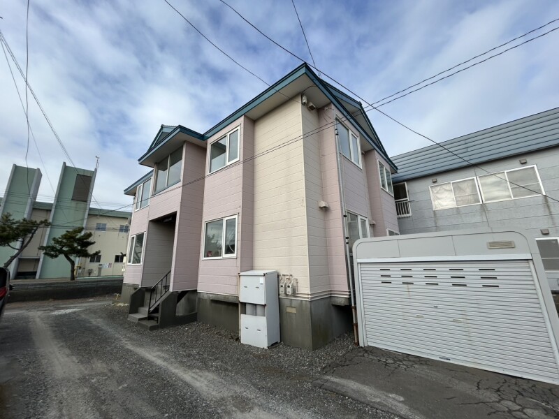 苫小牧市高砂町のアパートの建物外観