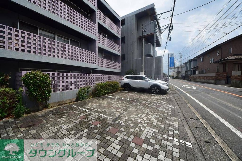 【坂戸市緑町のマンションの駐車場】