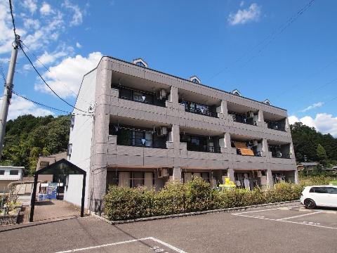 美濃加茂市蜂屋町中蜂屋のマンションの建物外観