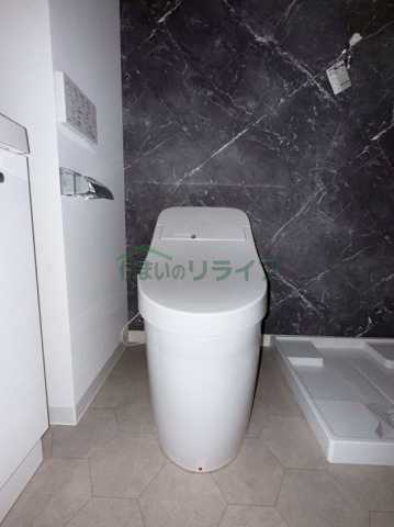 トイレ　別階層の参考写真になります。