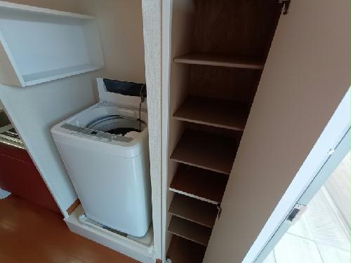 玄関　玄関には下駄箱スペースがあります。