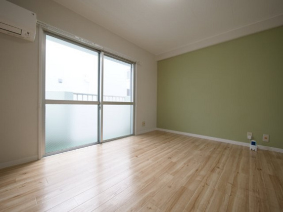 居室・リビング　※他号室の写真です