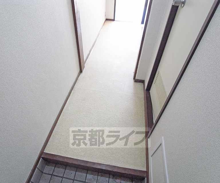 その他部屋・スペース　明るい廊下です。