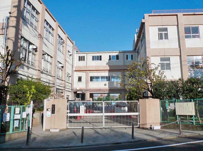 小学校　梅田小学校（小学校）まで741m