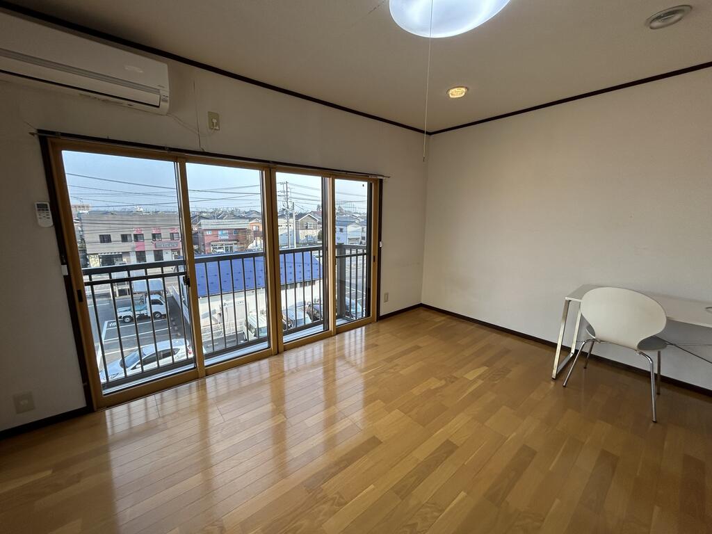 居室・リビング　201号室写真