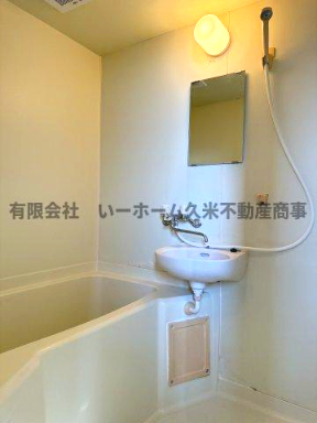 バス・シャワールーム　落ち着いた空間のお風呂です