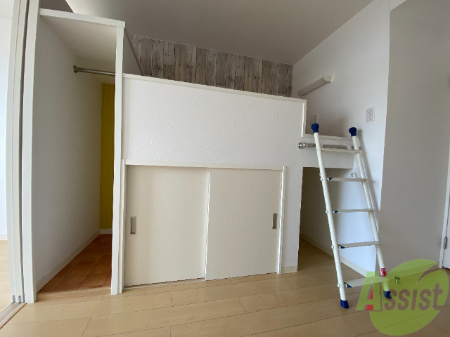 収納　大きめの収納が付いているので、荷物の多い方にも嬉しいです。