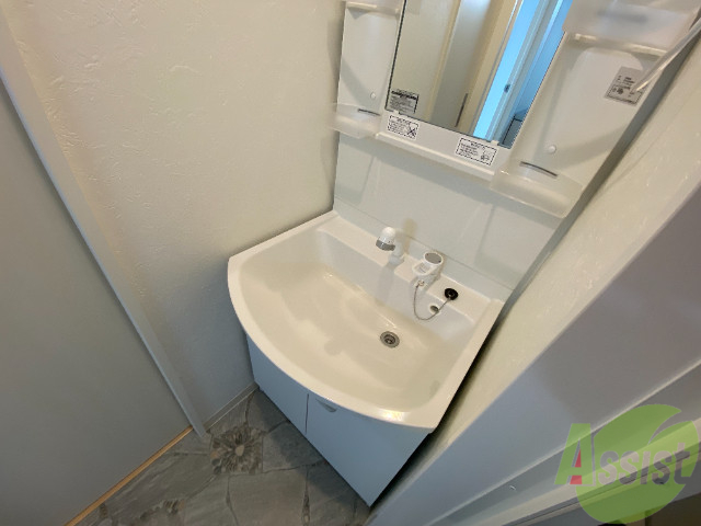 洗面設備　独立洗面所付きで忙しい朝の身支度も便利です。