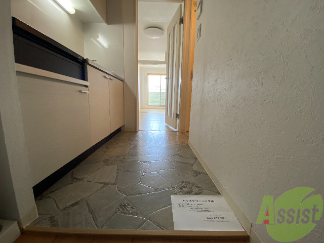 玄関　玄関は敷居が低くなっているので、躓く心配なし。