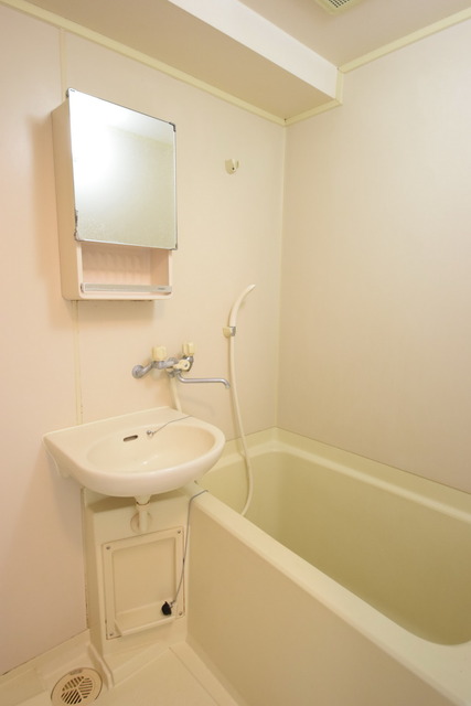 バス・シャワールーム　★ゆったりとしたバスルームで癒しのひと時を…★