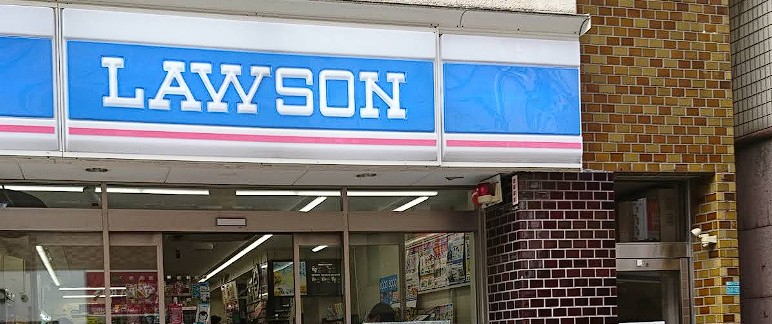 コンビニ　コンビニ（コンビニ）まで962m