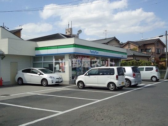 コンビニ　ファミリーマート岡崎橋目店（コンビニ）まで598m