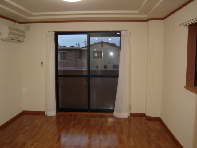 その他設備　洋室(エアコン・照明)