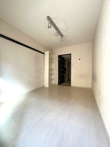 居室・リビング　※他号室の写真です