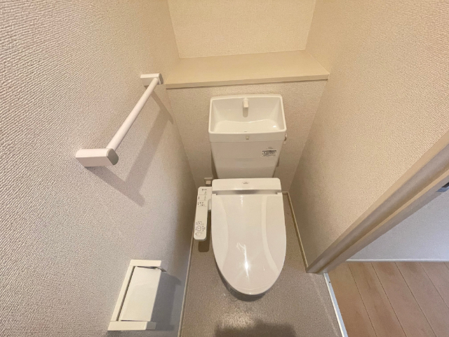 トイレ　温水洗浄便座付き