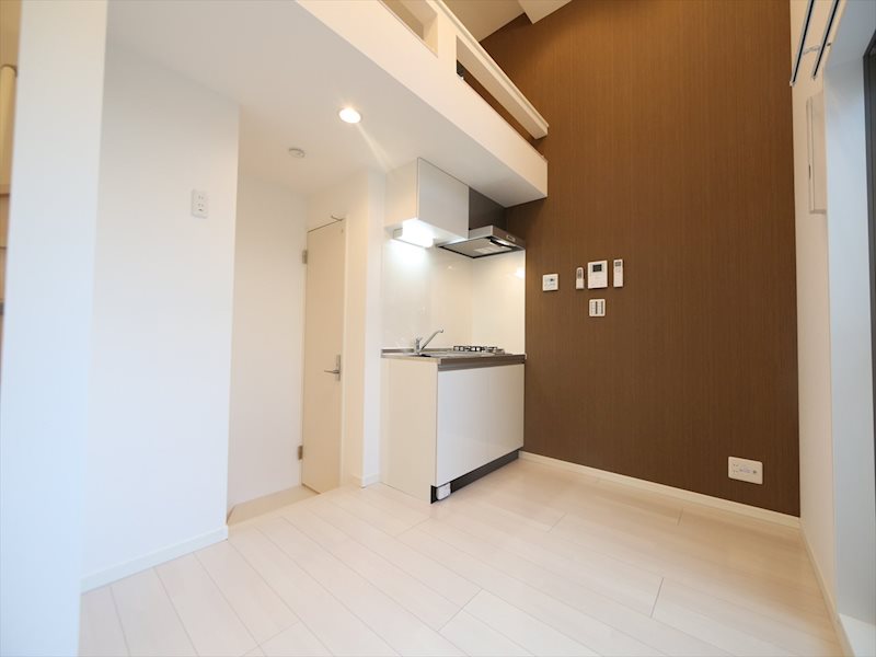 居室・リビング　洋室6.8帖　ロフト3.8帖　同仕様写真