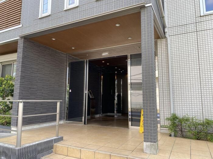 エントランス　毎日通るエントランスはこんな感じです♪