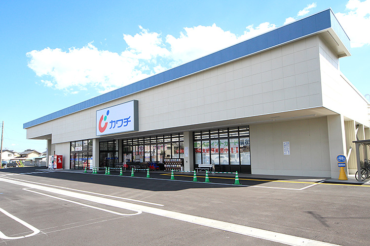 ドラックストア　カワチ薬品飯塚店（ドラッグストア）まで499m