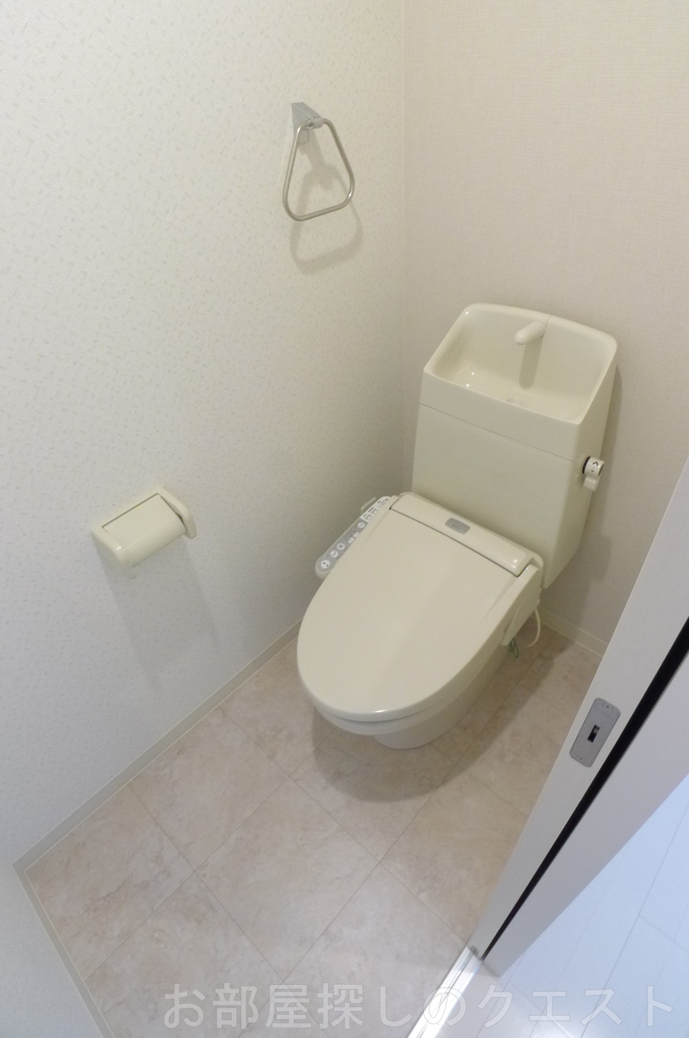 トイレ　（写真は同タイプを使用しております。）