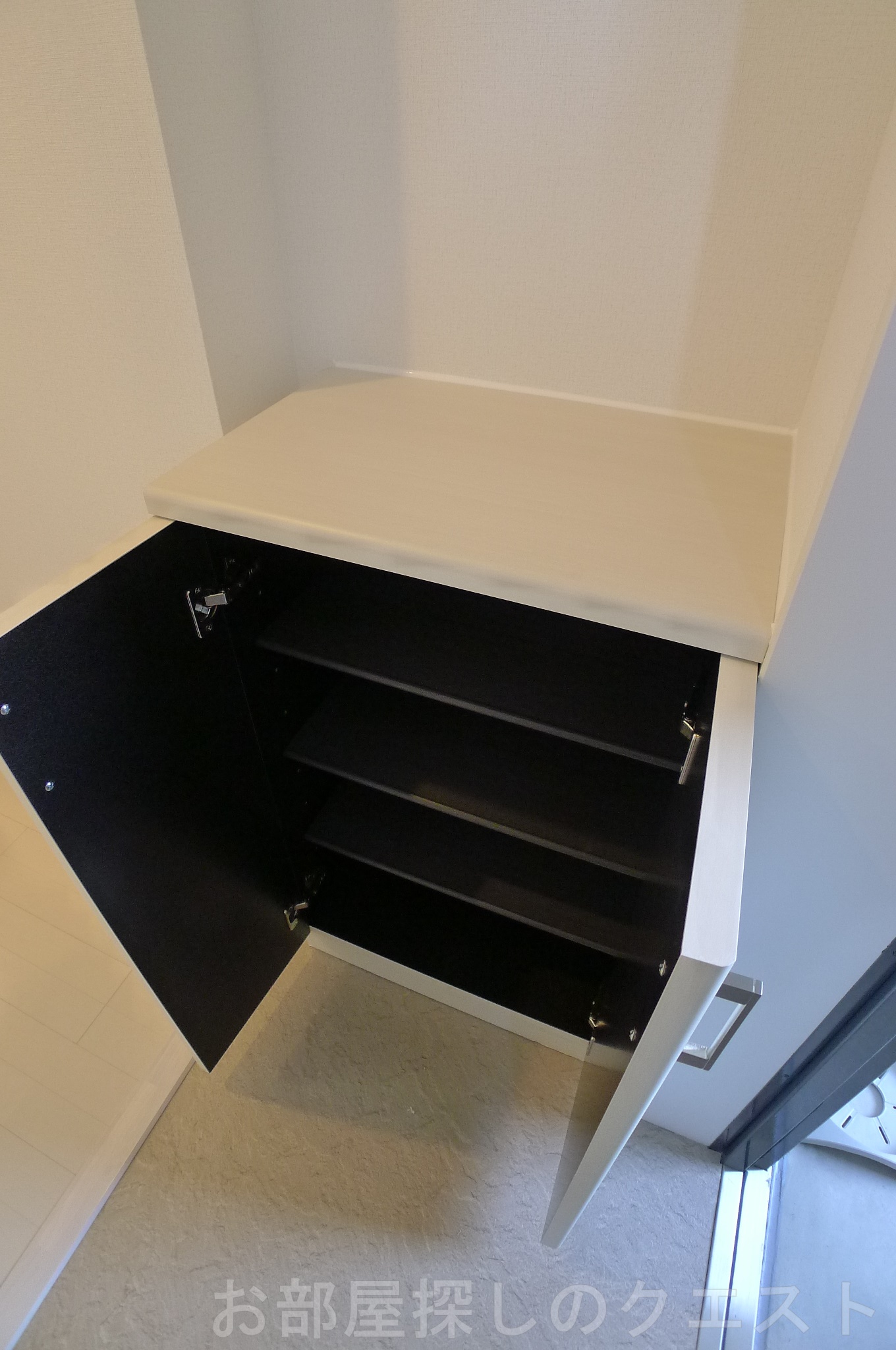 玄関　（写真は同タイプを使用しております。）