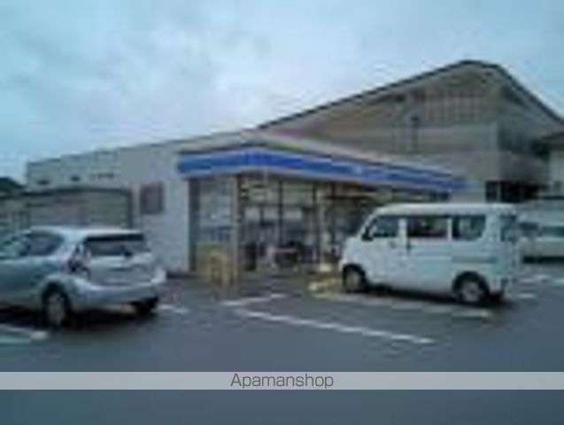 コンビニ　ローソン福山柳津町四丁目店（コンビニ）まで303m