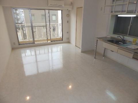 居室・リビング　室内