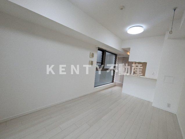 居室・リビング　こちらのリビングで趣味の時間をお楽しみください