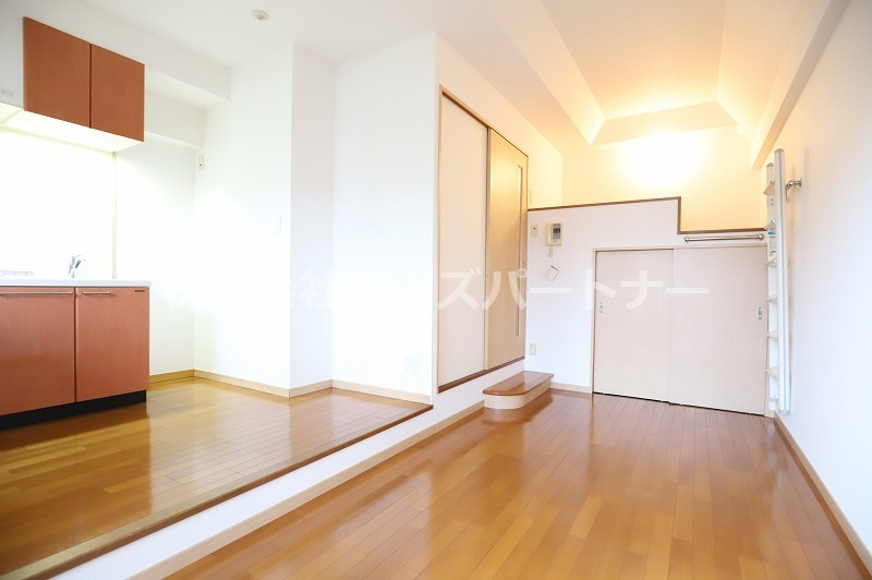 居室・リビング　※別号室の為、現状優先。