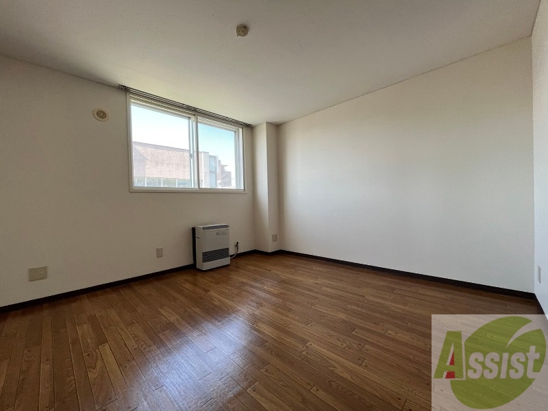 居室・リビング　リビングです。木目のフローリングが落ち着きますね。