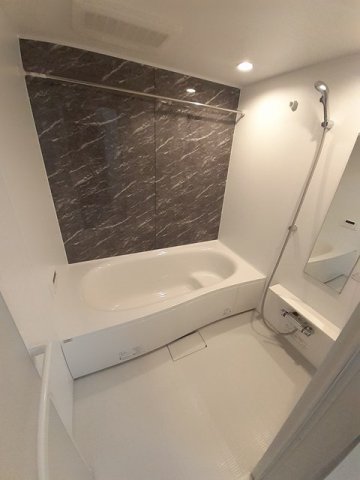 バス・シャワールーム　コンパクトで使いやすいお風呂です