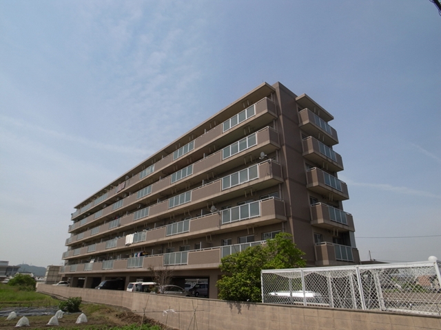 建物外観　目の前に複合スーパー余裕の徒歩で行けます！